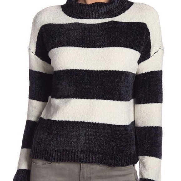 Love by Design Chenille Striped Turtleneck Sweater - Picture 5 of 6